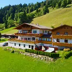 Bergbauernhof Irxner ファームステイ Pichl-Preunegg